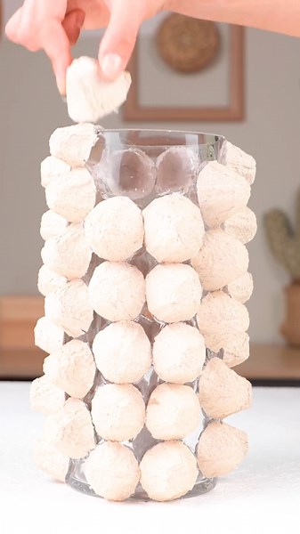 Recycle and reuse your trash to bring some tidyness into your space 😊