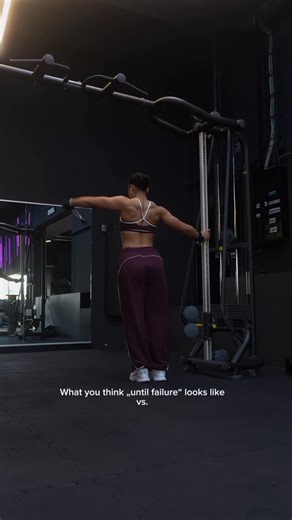 Eva KS on Instagram: "Adding partials at the end of lateral raises helps keep tension on the side delts and fully exhaust them when your full reps start to fail and get „ugly“. And I bet you don’t want to miss out on some SERIOUS gains🔥🫡 Wearing the „form“ collection from @aybl Code: EVAKS to get 10% off🍇"