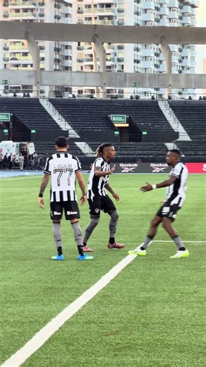 GOLAÇO 🚀 Danilo acertou um chutaço para abrir o placar para o Glorioso! ⚽️🔥 #VamosBOTAFOGO