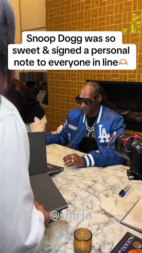 Snoop Dogg was so sweet & signed a personal note to everyone in line🫶🏼 #snoopdogg #cookbook #booksigning #shirleystemple #foryou