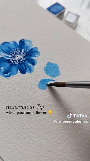 The best technique to create loose romantic flowers is Wet-on-wet. Why? Because it gives us the most divine smooth blends and gradients. This is my dominat 'go to' technique in most of my YouTube video tutorials. What's your favourite flower to paint?💕 Brushes - @princetonbrush Colours - @dalerrowney1783 Paper - @baohongcanada - - #claricegomesdesigns #claricegomeswatercolour #aquarella #aquarelleart #artistsofinstagram #youtubelive #watetcolortips #watercolorlayering #watercolourflowers #learn