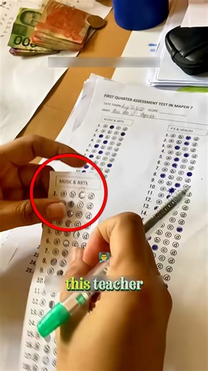 697K views · 2.2K reactions | This teacher just hacked the grading system ✏️ A genius method to check hundreds of tests in minutes — so smart!  #fblifestyle #TeacherHack #SmartIdeas #SchoolLife #TeachingTips #EducationHack #LifeHacks #SmartTeacher | WAY BACK HOME Reels | Facebook