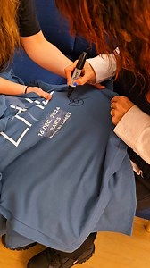 Remporte ton T-shirt dédicacé en souvenir du pré tour ❤️ 👉 https://zaz.os.fan/concours-t-shirts/ ¡Gana una exclusiva camiseta autografiada del pre tour ! Win an exclusive autographed T-shirt from the pre tour! | ZAZ