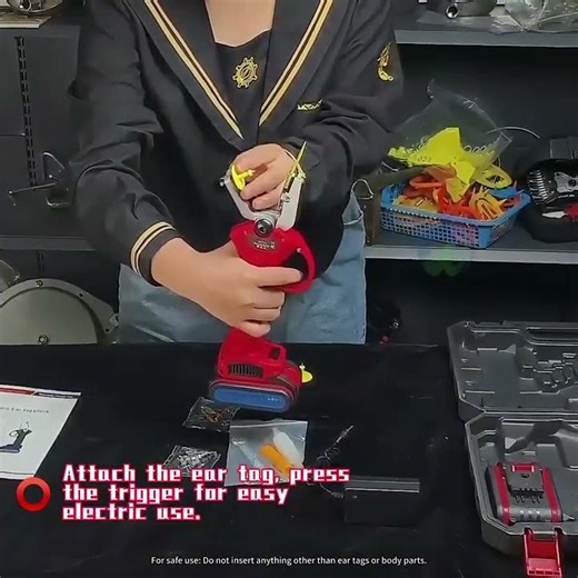 Electrical ear tag plier #pigequipment #eartag #eartagplier #electricalplier