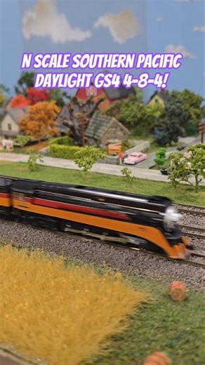 N Scale Southern Pacific Daylight GS4 4-8-4 Passes Rural Farm & Town!