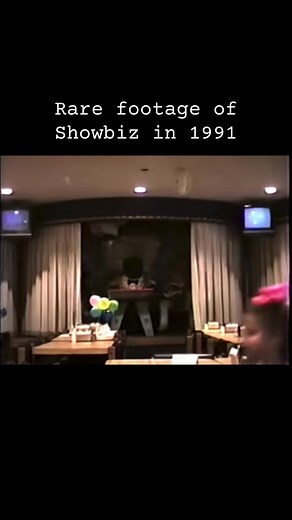 seanshepard10 The Rock-afire Explosion at ShowBiz Pizza Place - Pensacola, Florida 1991 Snapper, way back in 1991. As a kid he had heard rumors that the show was going away and knew he had to get there and film what he could. Sadly, about two weeks after this was filmed, Concept Unification hit this store and the Rock-afire Explosion show was converted to Munch's Make Believe Band.. #showbizpizzac #chuckecheese #rockafireexplosion #pizzatimetheatre #animatronics