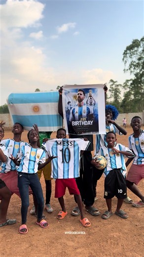 Happy birthday 🎂🎉🎊🎈 Messi 🤩👑 the goat 🐐… #tiktok #explorepage #dance #argentina🇦🇷