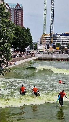 🇳🇱 Surfing in Rotterdam City Center 3 ‪@TravelwithHugoF‬ #rotterdam #surfers #netherlands