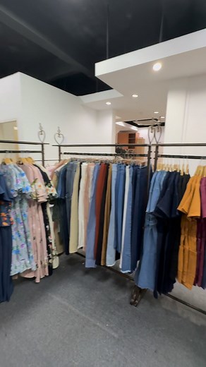 12K views · 53 reactions | 来liao 来 liao 我们真的好多年没开放门市了 难得2天 BIG MEGA SALE 全程都是助理们去 handle 我还会在现场开直播 而且还有 Lucky Draw！ 衣服价格 RM12-RM39！！ 大家来疯狂扫货就是了 | ArrivaL | Facebook