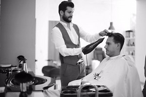 Visiting Barbers in Istanbul: Traditional Turkish Shave, Haircuts, Prices, Tips & Best Areas (2026)