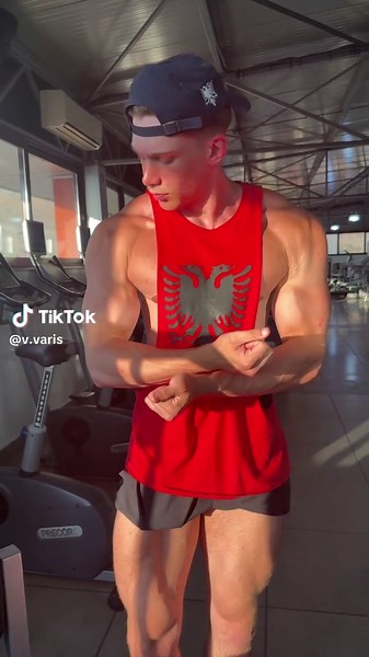 varis 🇦🇱 (@v.varis)’s videos with original sound - ʟɪʟʟʏ 𖣂