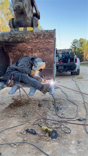 1.9K views · 61 reactions | Excavator bucket repairs, still got some work left to do but we made good progress on it today! #welding #fieldwork #equipment | Tyler Gardner | Facebook