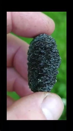 Check out hos this HUGE moldavite reacts to a ligh. #moldavite #crystals