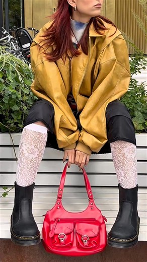 29K views · 21 reactions | Docsy Rigger Boot dopasują się do Twojego stylu – niezależnie od tego, jak dziś go zinterpretujesz. ​ ​ Zainspiruj się stylówką @thisismemvp i wybierz model Rigger Boot na jesień. | Dr. Martens Polska | Facebook