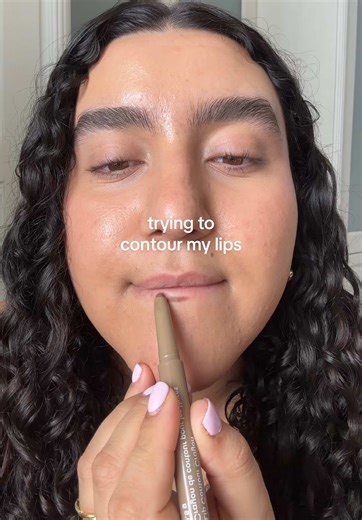 Lip Contour Techniques Using Lip Liners and Gloss