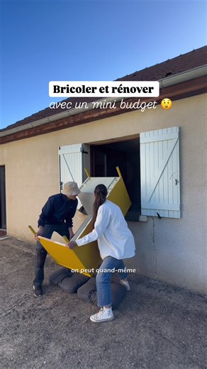 Le bricolage c’est pour tout le monde ? 🤔 ouiiii 🙏 il faut se lancer, on apprend en bricolant, en faisant des gaffes et en recommençant. La fois suivante ça sera mieux 🙌 1. Transformation de notre bureau double, 100% recup pour moins de 50€ 2. Bonus système cache fils sous le bureau ✅ 3. Détourner une chute de poteau de clôture en lape design ✨ 4. Création d’une lampe en chêne massif avec une brique de verre et un bandeau LED 5. DIY Étagère élastique, pour un super coin lecture ou pour se liv