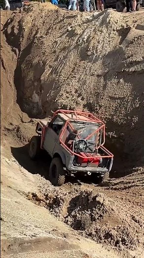 Suzuki Samurai diesel made light work of steep hill! #offroad #4x4 #suzuki #samurai #mud