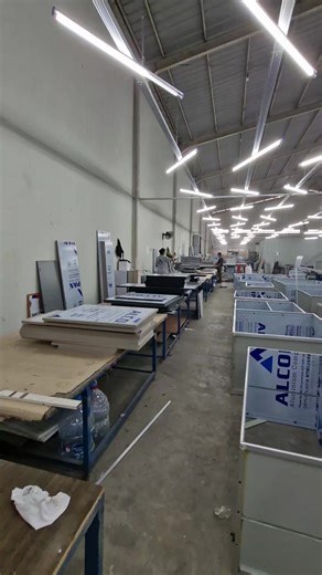 Produksi Kitchen Set Aluminium Melayani suplai ke seluruh Indonesia dengan harga yang sama di semua wilayah. ✔ Rangka aluminium berkualitas ✔ Tahan air, anti rayap & awet ✔ Cocok untuk rumah, apartemen & villa 📞 Pemesanan & Informasi: WhatsApp: 0899-4573-980