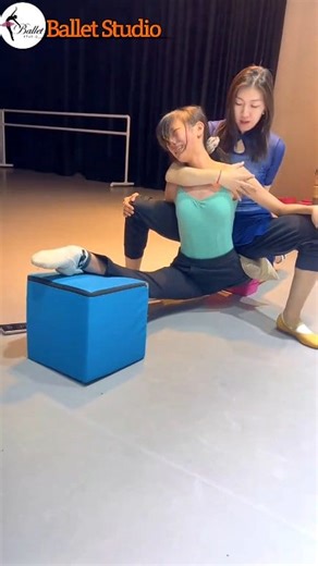 #balletclass #balletworld #stretching #stretch #viralreelsシ #viralchallenge #reel #trend #viral | Ballet Studio