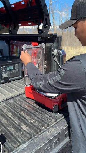 Talk about adding extra storage space to your pick up! Now this 22 Tundra is equipped with the world’s only locking mounts for your fancy red storage boxes. Visit our website Integraltruck.com to get yours today! Not affiliated or endorsed by Milwaukee Tool #IntegralTruck #Toyota #Tundra #Tacoma #JeepGladiator #GMC #Chevy #Ford #RAM | Integral Truck