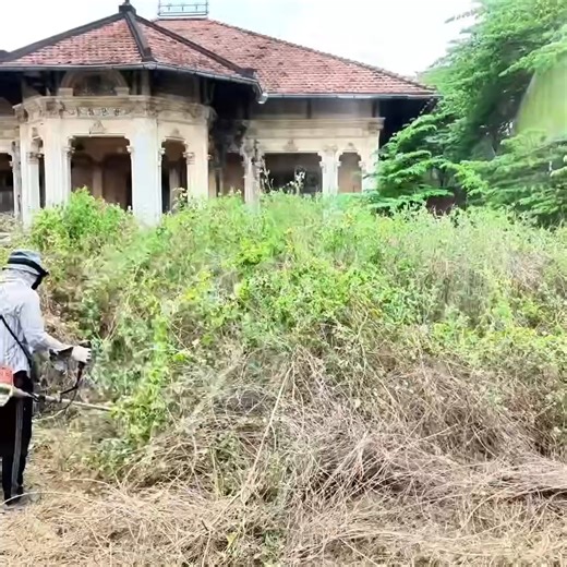 An abandoned house left untouched for 50 years reveals shocking and unexpected conditions as the cleanup team explores deeper inside 🏚️ #AbandonedHouse #CleanupJourney #ExtremeCleanup #BeforeAndAfter | Clean The Old House