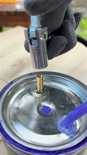 Paint dispensing mechanism