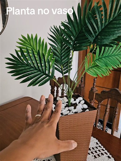 PLNATA ARTIFICIAL PALMEIRA DECORA QUALQUER AMBIENTE. DISPONÍVEL NO CARRINHO LARANJA 🍊 NA TELA NO VIDEO. #plantaartificial #palmeiraartificial #plantaemcasa #plantanovaso