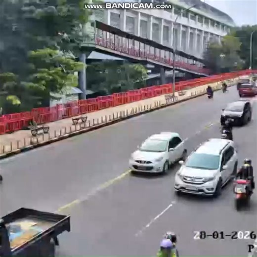 Comcen Polda Sumsel on Instagram: "situasi arus lalin berdasarkan pantauan CCTV Command Center Polda Sumsel di wilayah Kota Palembang pada hari Rabu tanggal 28 Januari 2026 Pukul 09.00 WIB, sebagai berikut: PANTAUAN SITUASI LALIN PER RUAS JALAN ZONA 1 POLDA SUMSEL 1. PTZ Jembatan Ampera Sisi ilir 2. SP Tegal 3. Sp Pasar Plaju 4. PTZ Pos Lantas Air Mancur 5. Sp Pasar Induk 6. Depan Kader Bangsa 7. Sp Flyover Jakabaring 8. Sp Tugu KB 9. Stasiun Kertapati 10. Sp Bank SUMSEL Jakabaring Terpantau dal