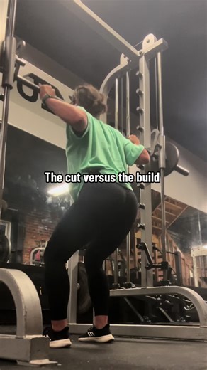 Cut vs Build explained (fat loss vs muscle gain) • Cutting = calorie deficit muscle maintenance • Building = calorie surplus progressive overload If you treat them the same, you’ll stall. This is how sustainable weight loss and muscle building actually works. #cut #fatloss #musclebuildingtips #weightloss #personaltrainer