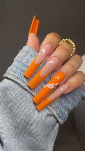 Warm Spring Vibes 🧡 #gelnails #gelx #gelxnails #springnails #summernails #orangenails #neonnails #womenownedbusiness #DuetDoWet