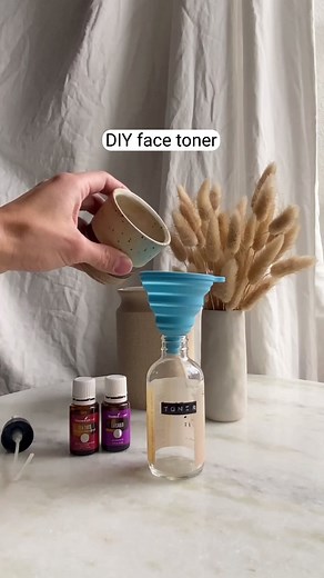 Make this DIY face toner with simple, sustainable ingredients! #cleanbeauty #zerowaste #sustainability | Zerowastestore.com