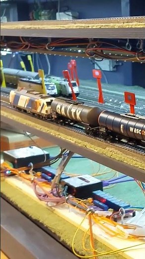 Probefahrt im Schattenbahnhof #anlagenbau #train #h0 #trainspotting #model #railway #modeltrains