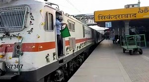 62K views · 144 shares | The very popular Godavari Express re-commences its journey between #Secunderabad and #Visakhapatnam today, connecting the two telugu States. @RailMinIndia @PiyushGoyalOffc | South Central Railway-S.C.R | Facebook