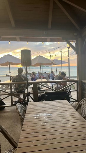 https://www.royalkuhiocondorental.com/ A short walk from the condo to one of my favourite restaurants! Great food (get the catch of the day), live music, stunning sunsets. Barefoot Beach Cafe #waikiki #oahuvacationrental #oahu | Royal Kuhio Condo Rentals