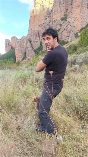 18K views · 363 reactions |  Mueve montañas sin esfuerzo con el nuevo modo del Hover Air X1 Pro Max: DOLLY ZOOM  ¡Enlace en mi perfil!  @hoverair_global  #ExploreWithHOVERAir #HOVERAir #OriginalFlyingCamera #HOVERAir8KFlyingCamera #hover  Comparte tus momentos con #ExploreWithHOVERAir y podrás ganar hasta $2.500 cada mes. | Escuela de Pilotos Drone Gurú | Facebook