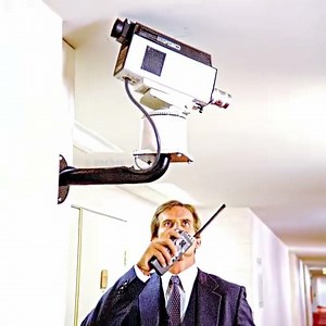 Mac gyver (1985) Turning everyday items into lifesaving tool 🔩📎#edit