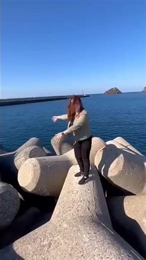 🌊 هندسة ذكية خلت أمواج العواصف تصير مثل النسيم! شوفوا سر كتل التيترا بود."