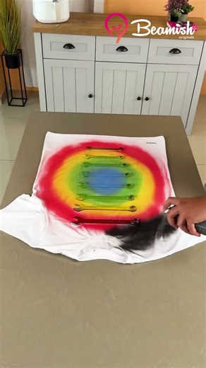 Creative Ways to Paint Your Clothes #easy #painting #clothes #creative