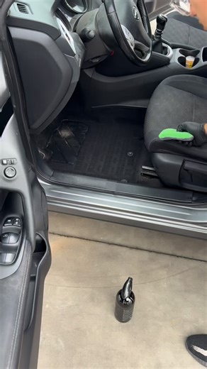 2.2K views · 380 reactions | Detailing interior suprafețe plastice. Solutie curatare interior auto. Solutie luciu plastic interior. Cum curatam interiorul auto? #totalclean #interiorshine #flashdetail #detailingauto | Flash Detail | Facebook