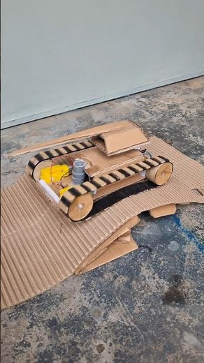 Tracked vehicle climbs steep slopes powerfully #DIY #TrackedVehicle #Engineering