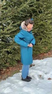 The North Face Women's Arctic Parka: How Does It Fit? (Review: Wearing it in the snow outside)