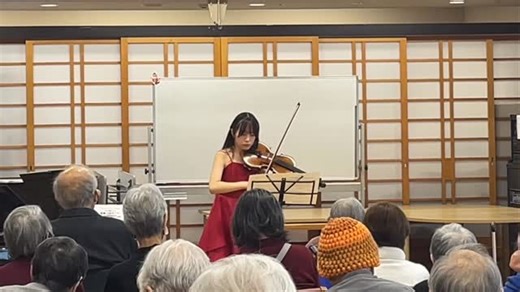 福地りべか・Rebecca・강단희 on Instagram: "Merry Christmas 🎄 J.S.Bach/ Jesu, Joy of Man’s Desiring 高齢者施設で演奏させていただきました！ Shooting:手ブレのすごいママ #violin #violinist #bach #christmas #バイオリン"