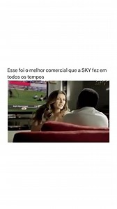 Em 2010, a SKY lançou uma campanha publicitária memorável para promover a transmissão da Copa do Mundo em alta definição. A campanha reuniu a supermodelo Gisele Bündchen e dois ícones do futebol brasileiro: Pelé e Romário. Com o slogan “SKY. Futebol é isso”, os comerciais destacavam os diferenciais da operadora e convidavam os espectadores a assistir aos jogos com a máxima qualidade de imagem. Nos filmes publicitários, Gisele assumia o papel de uma analista de futebol, revisitando lances históri