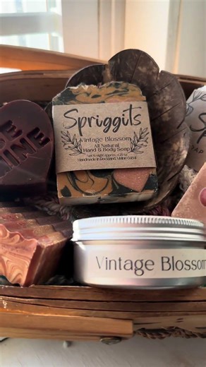 Don’t be caught shopping last minute! #handmadegifts #naturalskincare #thoughtfulgifts
