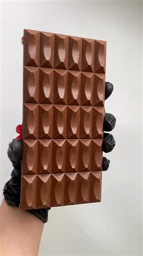 CHOCOLAB ▪️ Жанна on Instagram: "🍫 Modeling chocolate Online video tutorials 🍫 Пластичный шоколад дает широкий простор для декора Онлaйн видеo yроkи #конфетыручнойработы #шоколад #шоколадобучение #мкшоколад #tutorial #chocolate #videolesson #masterclass #videotutorial #chocolatetutorial #chocolateclass #корпусныеконфеты #декорплиток #красиво #shine #christmas #новыйгод"