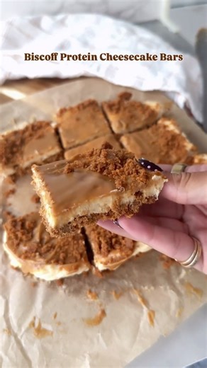 Mannat ✨ on Instagram: "These no-bake Biscoff protein cheesecake bars are the ultimate creamy + crunchy combo 😍🍪 Packed with protein, spiced with that cozy Biscoff flavor, and way too easy to make. Recipe ⬇️ Crust: 1 ½ cups Biscoff cookies (crushed) 4 tbsp melted butter 1 tbsp vanilla protein powder Filling: 12 oz cream cheese (or Greek cream cheese) ¾ cup vanilla Greek yogurt 2 scoops vanilla protein (~50–60g) ¼ cup maple syrup or honey 1 tsp vanilla extract 1 ½ tsp gelatin dissolved in 2 tbs