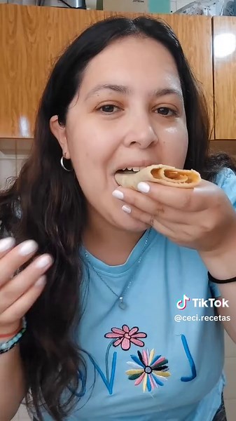 Deliciosos panqueques caseros rellenos de dulce de leche