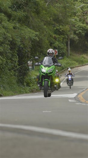 Kawasaki Versys 650 * Triumph Bonneville Bobber #ytshorts #youtubeshorts #fyp