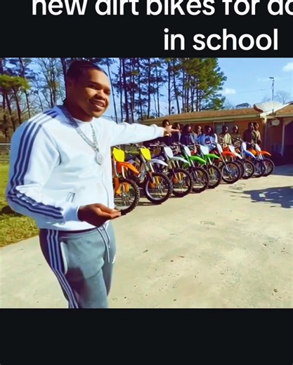 Sco and Jaysmove bought all the younger cousins and 5 of they friends new dirt bikes for doing good in school that’s what keep them motivated to act right and listen to they mommas they get rewarded for staying out of trouble #dirtbikes #dirtbikesforlife