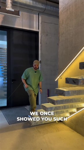 Follow us for new tips and design inspiration✅ Cantilevered stairs are a stunning architectural feature that creates the illusion of floating steps without visible supports. Each tread is anchored only at one end, usually into a wall, making the staircase look sleek and modern. ✨ ▪️ Space-Saving Design: Without bulky supports, cantilevered stairs open up space, making areas feel larger and more airy. ▪️ Versatile Materials: They can be made from wood, glass, steel, or concrete, allowing you to m